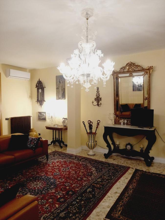 Confortevole Барі Екстер'єр фото