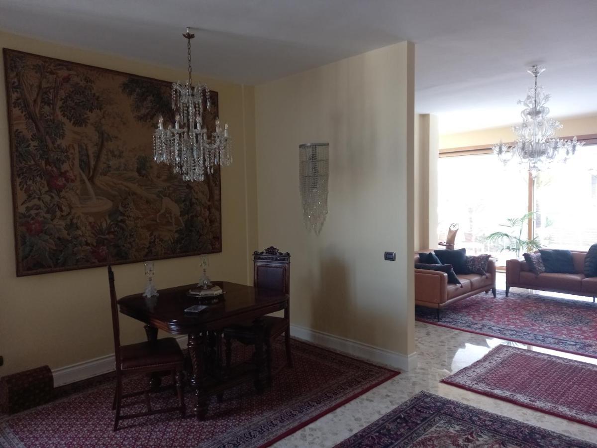 Confortevole Барі Екстер'єр фото