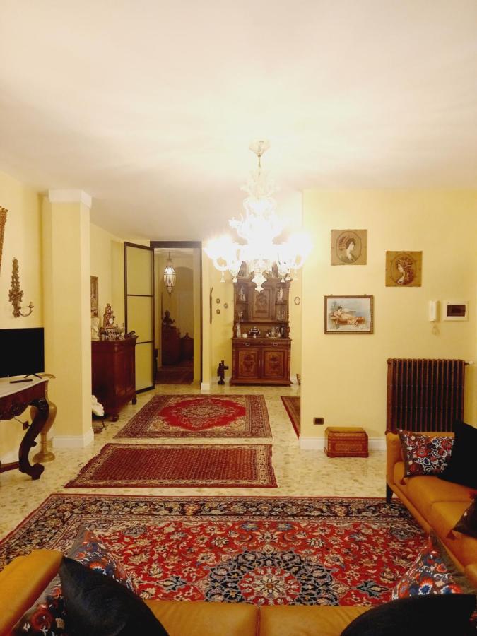 Confortevole Барі Екстер'єр фото